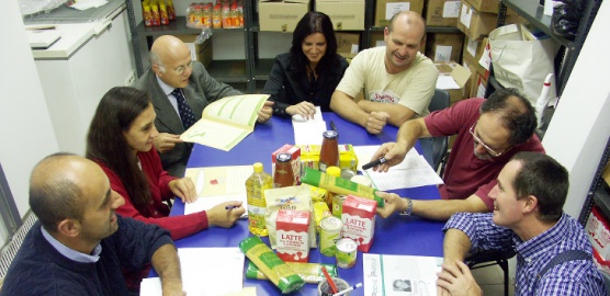 Un incontro dei membri del Banco di Solidarietà di Como